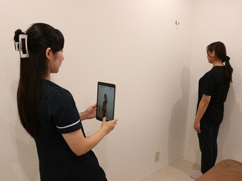 叶'エル 本町 心斎橋院/２．姿勢 歪みのチェック