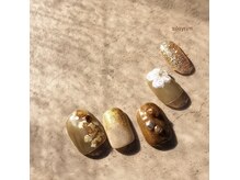 シルニー リム(Silny rim)/アシンメトリーニュアンスネイル