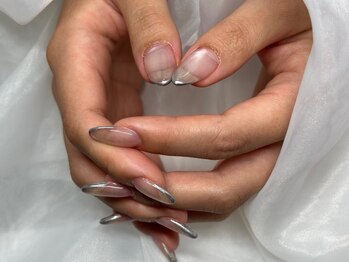 細フレンチネイル