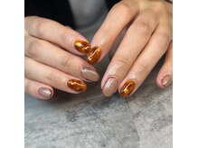 秋に大人気のべっ甲ネイル大人っぽいデザイン