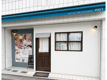 ノイ noi 千歳船橋店 ネイルサロンの雰囲気（青と白の落ち着いた雰囲気が◎）