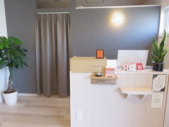 ナゴミ(和深 nagomi)/受付カウンター