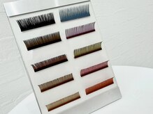 【カラーエクステ】全10種のくすみカラーでおしゃれな目元に