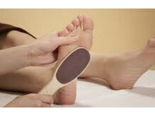 エフネイル(F-NAIL)の雰囲気(夏に向けて、足裏などの角質除去など行っております。)