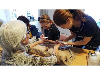 ネイルサロンアンドスクール ブロッサ(BLOSSA)/