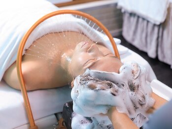 アリス(Alice)の写真/新大久保駅すぐ♪癒しのヘッドスパで日頃の疲れを解消☆本場の技術で凝り固まった頭の筋肉をほぐします☆