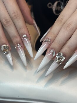 モアネイルズ(MORE-NAILS)の写真/ロングネイルの魅力！スカルプ長さ出しとフルチップジェルで、あなたの指先を美しく演出する人気サロン☆