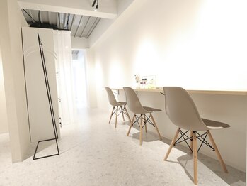 アンドシー 神戸三宮店(and she.)/落ち着いた雰囲気の店内◎