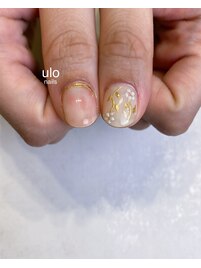 パールとゴールドのお花ネイル