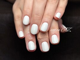 ホワイトも綺麗に塗れるサロン