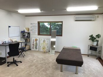 日和/広々とした施術室