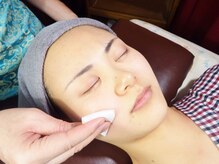 まずはメイク落としから。