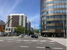 博多駅博多口から博多駅前通りを直進