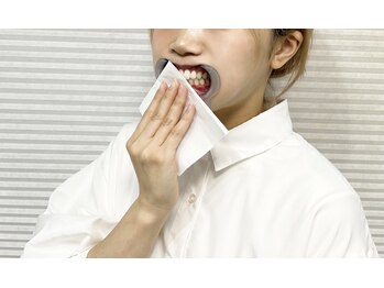 ビーホワイト 名古屋金山店(BE WHITE)/歯の水分ふき取り