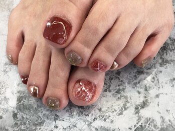 グラマラス アンジェアイ 荻窪店(glamourous ange eye)の写真/ワンカラーやシンプルアートで足元をシックに彩る大人女性が増加♪自分のための小さな贅沢はじめませんか？
