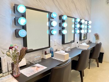 アイラッシュサロン ヴィヴィ 豊橋店(Eye Lash Salon Vivi)/【店内】メイクルーム完備