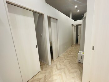 リフレッシュプラスビー ココノ ススキノ店(RE:FRESH＋BEE)/プライバシー重視！個室仕様