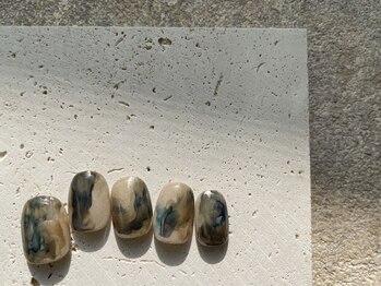 ミリネイルズ(milli nails)/ダークカラー×ゴールド