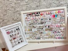 キラキラ輝くパーツ、シールも豊富にご用意♪