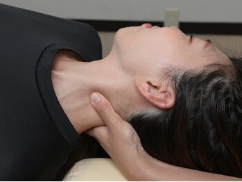 骨盤ストレッチ整体 b/【首こりに最適☆ヘッド矯正】