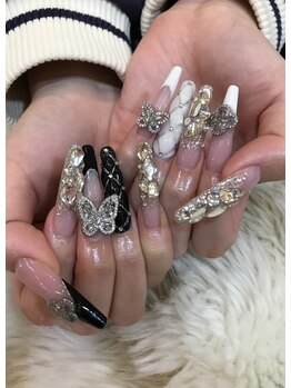 エスフィーネイルサロン ブリーユ(Esfy nailsalon Brille)/白黒キラキラロングスカルプ