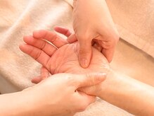 ウズ(UZU)/オイルでハンドリフレクソロジー