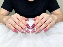 ナナネイル(Nana Nail)/キラキラのピンクロングネイル