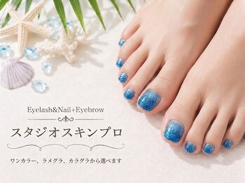 スタジオ スキンプロ(STUDIO SKINPRO)の写真/定額フットネイルで足元に輝きを!マグネットやミラーでキラキラな指先へ変身☆まつげや眉毛と同時施術可♪