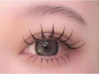 ジェイフェリーク(J Feerique)の写真/最新LEDマツエク導入☆LEDマツエク×ラッシュリフトで持ちがさらに良く、上品で洗練された目元を叶えます◎