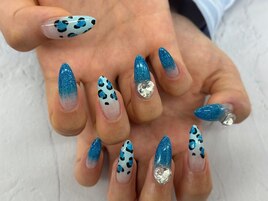 【森】キラキラ ヒョウ柄ネイル