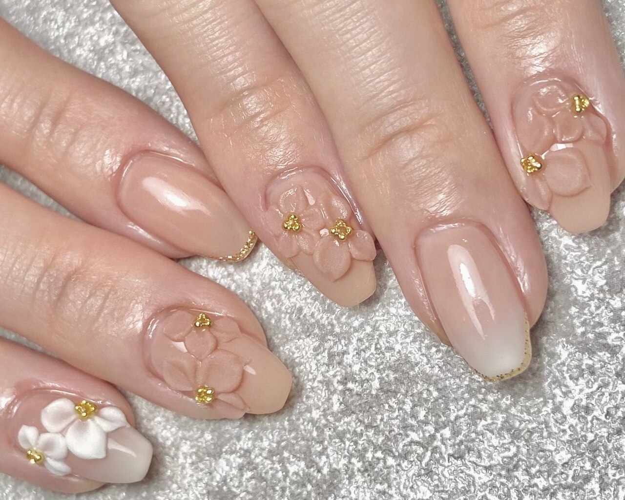 2026年冬トレンド】3Dフラワーのネイルデザイン集｜人気順