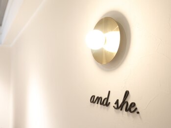 アンドシー 神戸三宮店(and she.)/落ち着いた雰囲気の店内◎