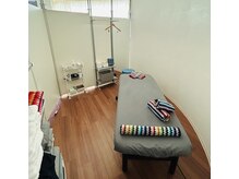 メイク(Make)の雰囲気（清潔感ある施術室は仕切り壁でプライバシーが確保されていて安心）