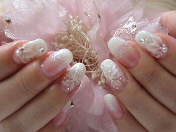 ネイルサロンミキ 横浜(MIKI)の写真/ブライダルネイルで有名なMIKI♪【花嫁様ネイル実績3000人以上】ティファニーサムシングブルーネイル★春桜