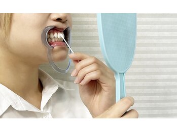 ビーホワイト 名古屋金山店(BE WHITE)/【ホワイトニング】ジェルを塗布