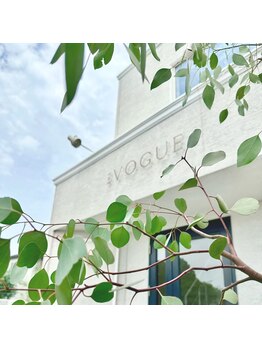 ザ ヴォーグ(the VOGUE)/白い建物が目印です
