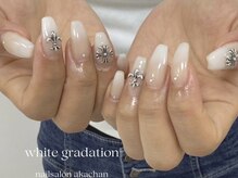 ネイルサロン赤ちゃん/白グラデ