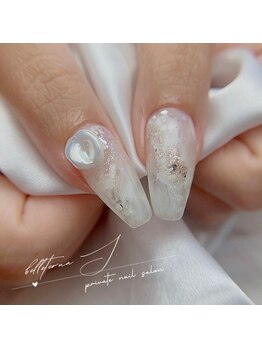 ベルテルナエス(belleterna S.)/white × flower nuance