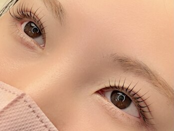 エミニー(EMINY)の写真/【ベット施術/個室空間】ご新規様◆パリジェンヌ/まつ毛パーマ￥4400～流行メーテルロッドもご用意*