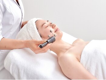 セレーノ(Sereno)の写真/【お顔の筋トレ！】美顔筋引き上げ◎テラボーラーでキュっと引き締まった理想の小顔へ…☆