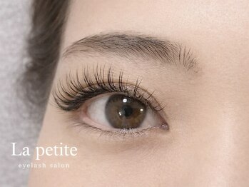 ラプティット(La petite)の写真/持続力当店NO.1の【ホールドラッシュ】高密着×安定感×最軽量で自まつ毛に負担なくボリュームアップ♪