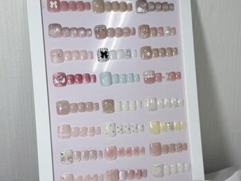 ネイルサロン エーレ 梅田店(Ehre)の写真/くすみパステルや透明感カラー、旬のパーツも豊富にご用意◎さりげなく華やぐ、大人可愛い上品フットへ♪