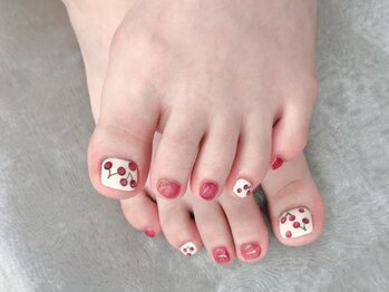 カップオブネイル 池袋店(Cup of nail)の写真/【ハンドができない方にも！】うるちゅる感たっぷり♪韓国風＆ワンホン系のサンダル映えフットが大人気！