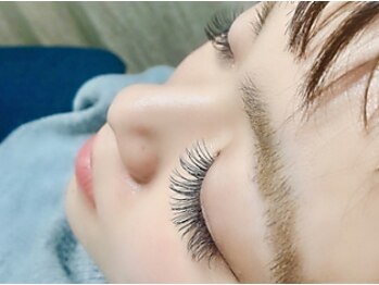 アールアール アイラッシュ(R.R Eyelash)の写真/20代~50代と幅広い年代から愛されるサロン☆オシャレで上品な目元が叶う☆丁寧接客&モチ抜群でリピーター◎