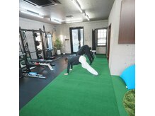 ブーストジム(BOOST GYM)の雰囲気（ペアトレーニングでも広々空間）
