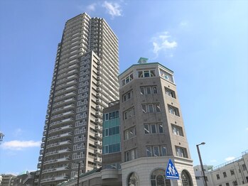 リラックスサロン ラクア/こちらがエイペックスタワー浦和