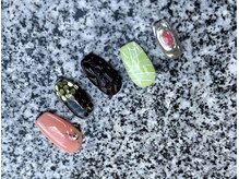 シー(SHE)/monthly design B