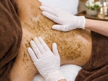 ホクビューティー(HOCU BEAUTY)の写真/ハーブピーリングで詰まりを一掃し、触れたくなる滑らかな美背中へ◎
