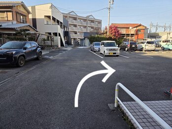 ブプラ 上小田井店(BUPURA)/建物をくぐり抜けたら右へ!