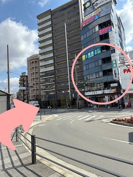 メノア 茨木駅前店(menoa)/ビルが見えてきました♪